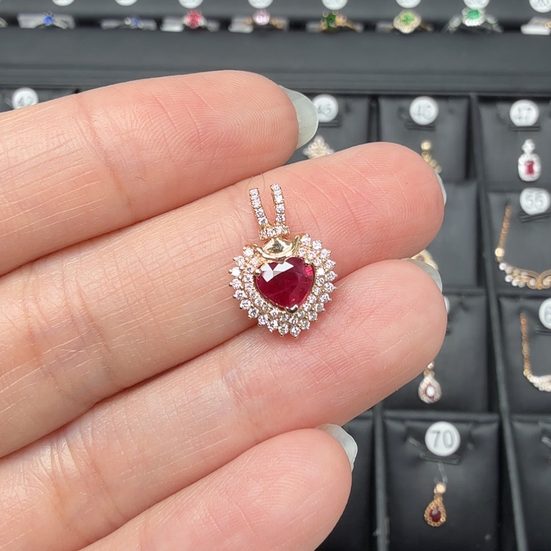 18K金镶嵌吊坠(不含链)红宝石缅甸鸽血红豪华0.6克拉