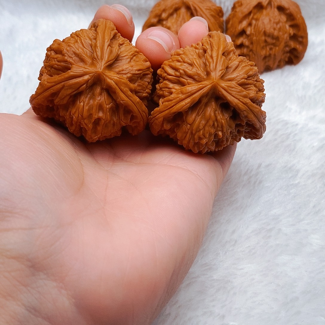 沙***漠文玩核桃吊坠三棱