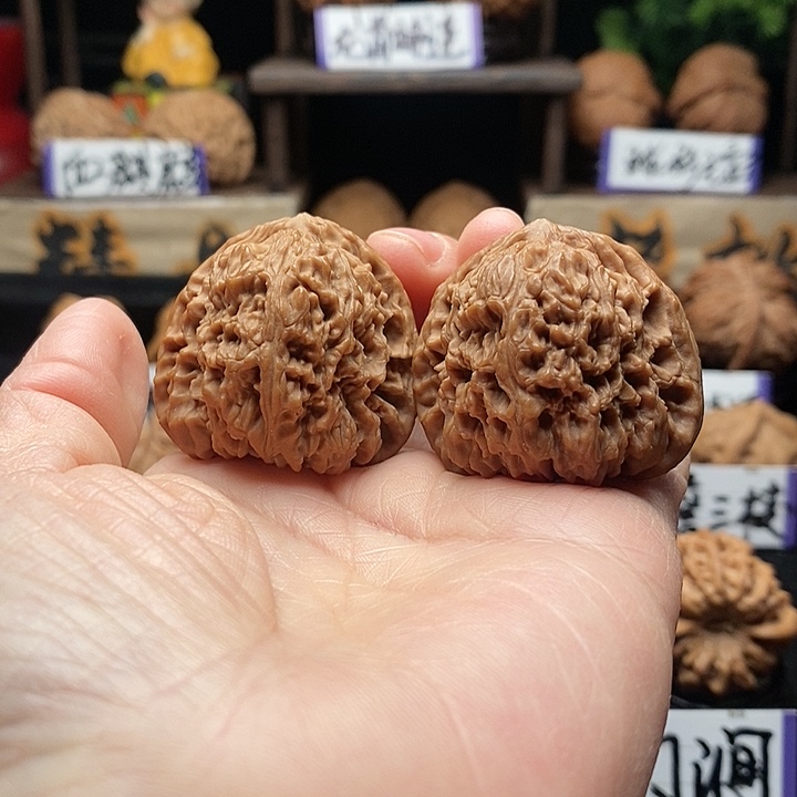 文玩核桃把件三角疆全品