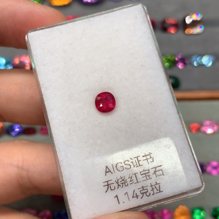 红宝石裸石未镶嵌