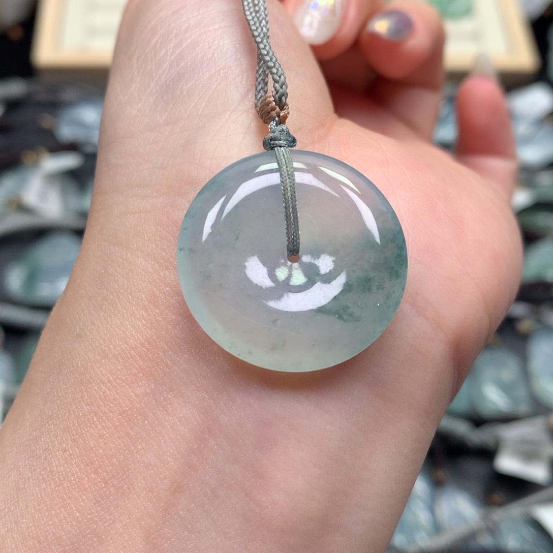 翡翠颈饰未镶嵌扣子