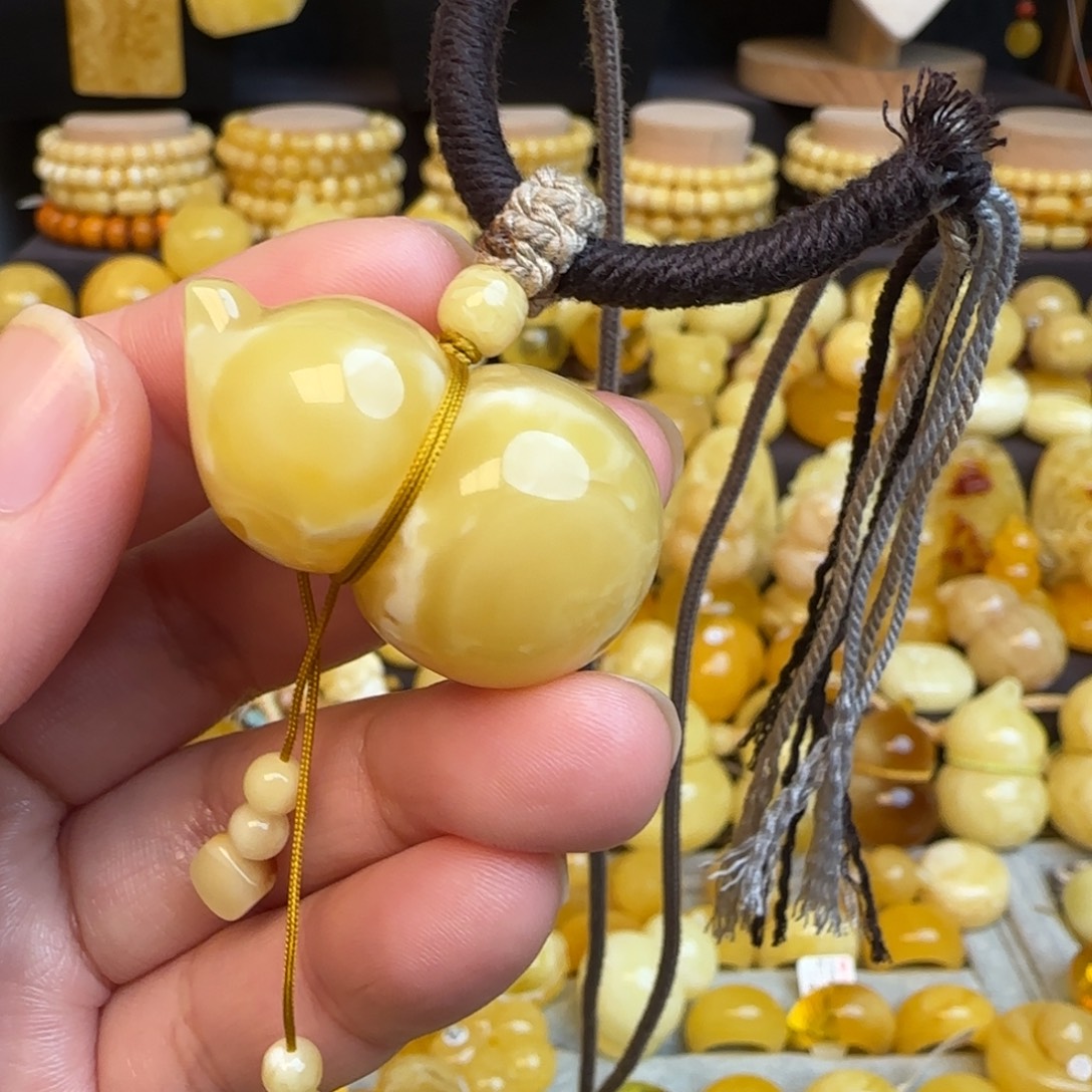 琥珀未镶嵌套链天然俄料浓白妖花蜜蜡葫芦吊坠
