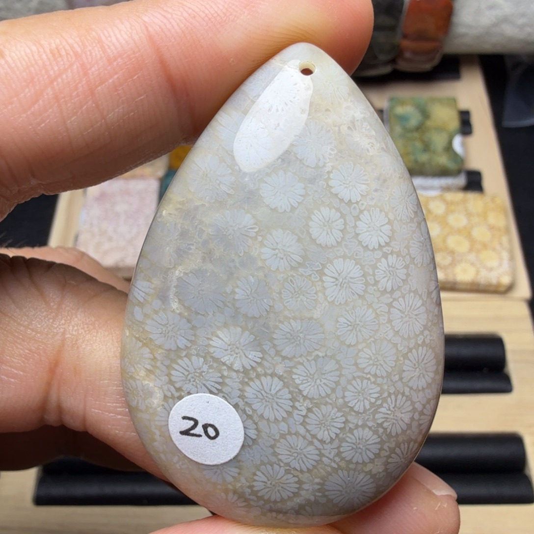 硅化玉未镶嵌纯天然色有机玉石保真色