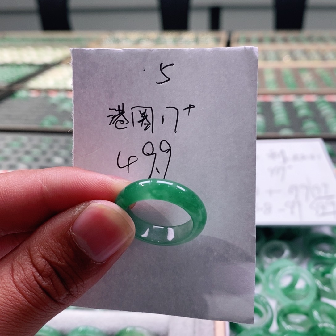 未镶嵌戒圈石英质玉（非洲翠）御*