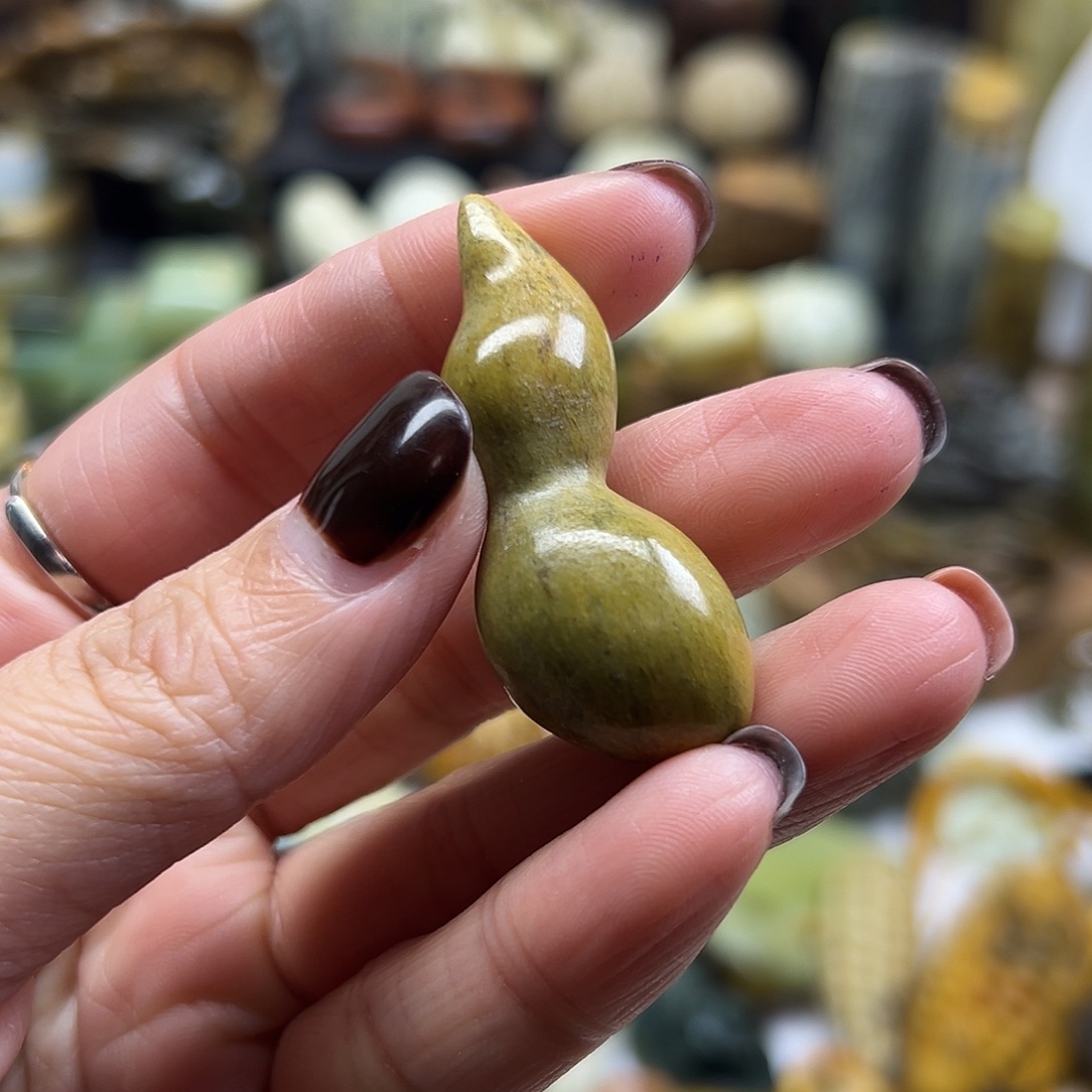 岫岩河磨玉（透闪石质玉）未镶嵌颈饰河磨玉细皮葫芦