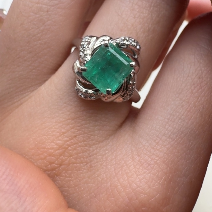 祖母绿戒指未镶嵌