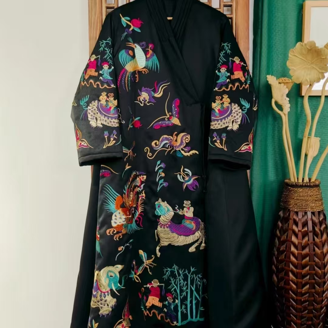 （LS441-3）凤徕兮私人定制黑色光板底彩图腾斜襟系带棉服（棉）