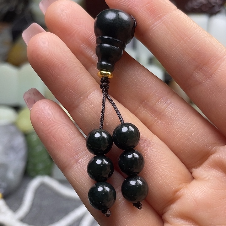 颈饰未镶嵌和田玉（糖玉）