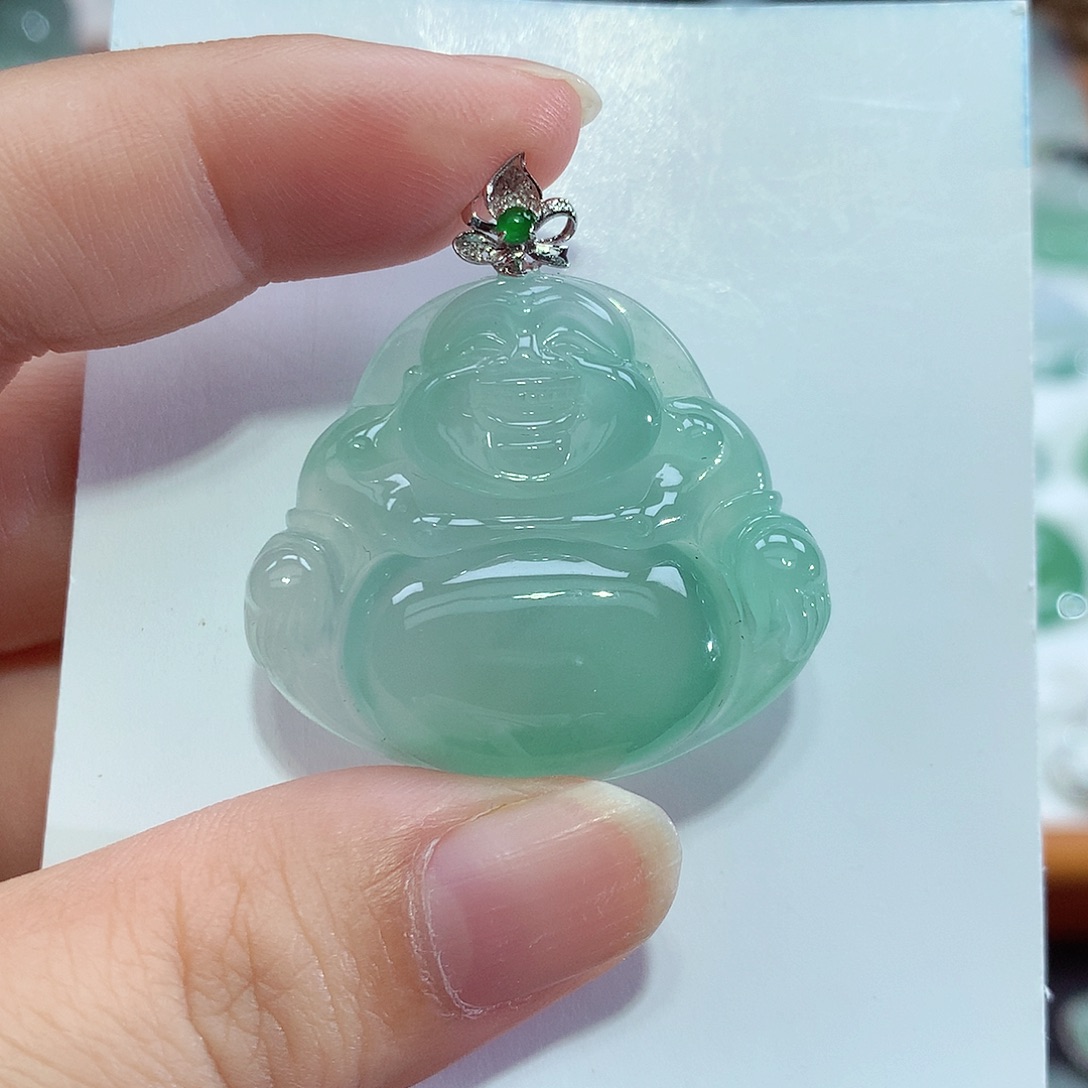 颈饰18K金镶嵌翡翠佛