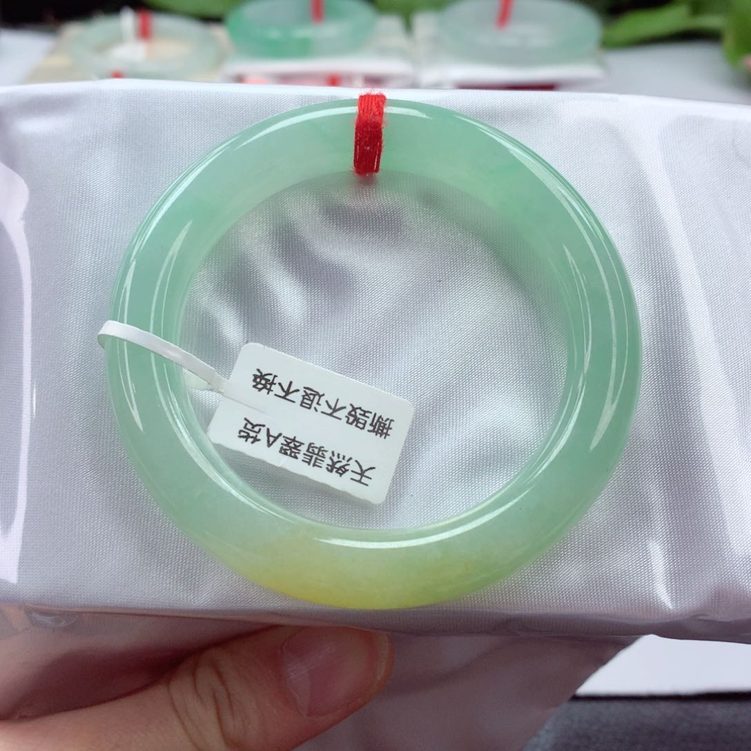 翡翠手镯（圆镯）未镶嵌 52.3 小小
