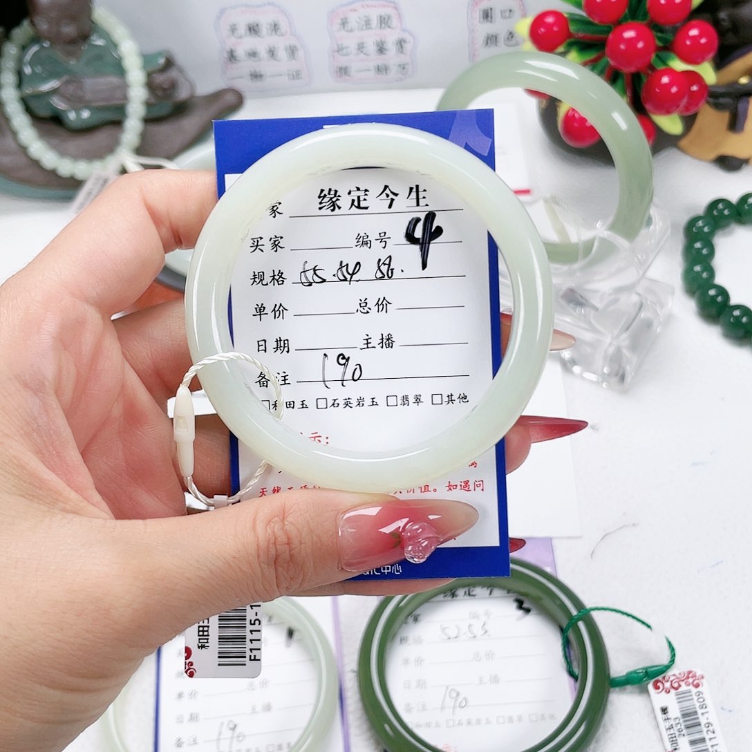 和田玉手镯未镶嵌