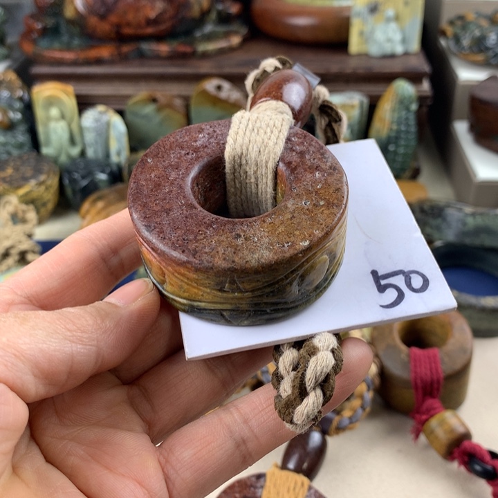 岫岩河磨玉（透闪石质玉）手把件有瑕未镶嵌随**遥