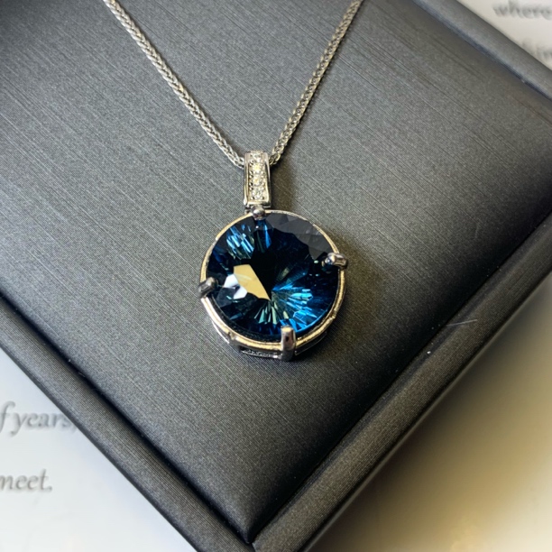 世纪珠宝S925银天然大克拉圆切千玺切工伦敦蓝托帕石吊坠 高品质