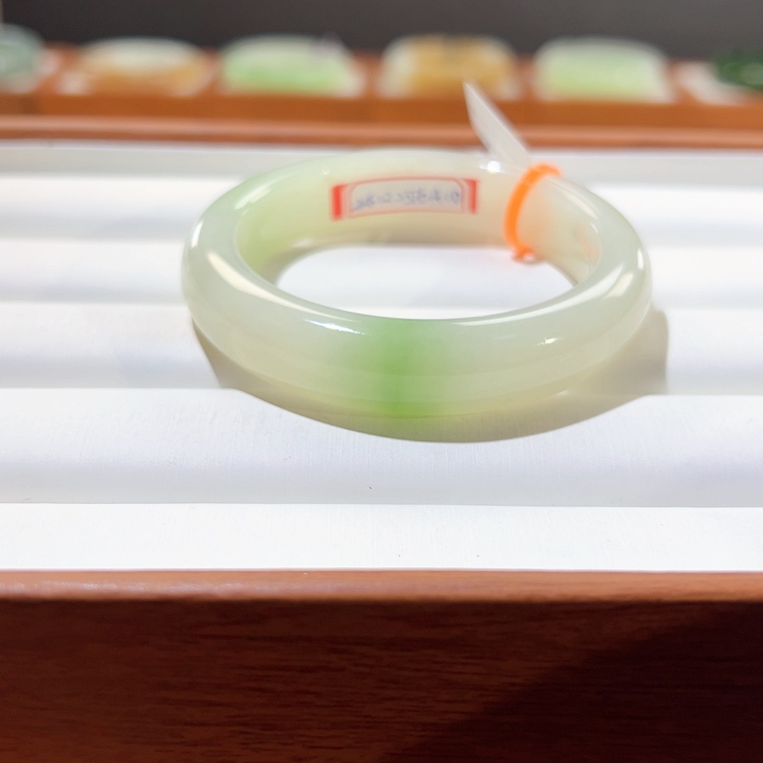 和田玉手镯未镶嵌?****l