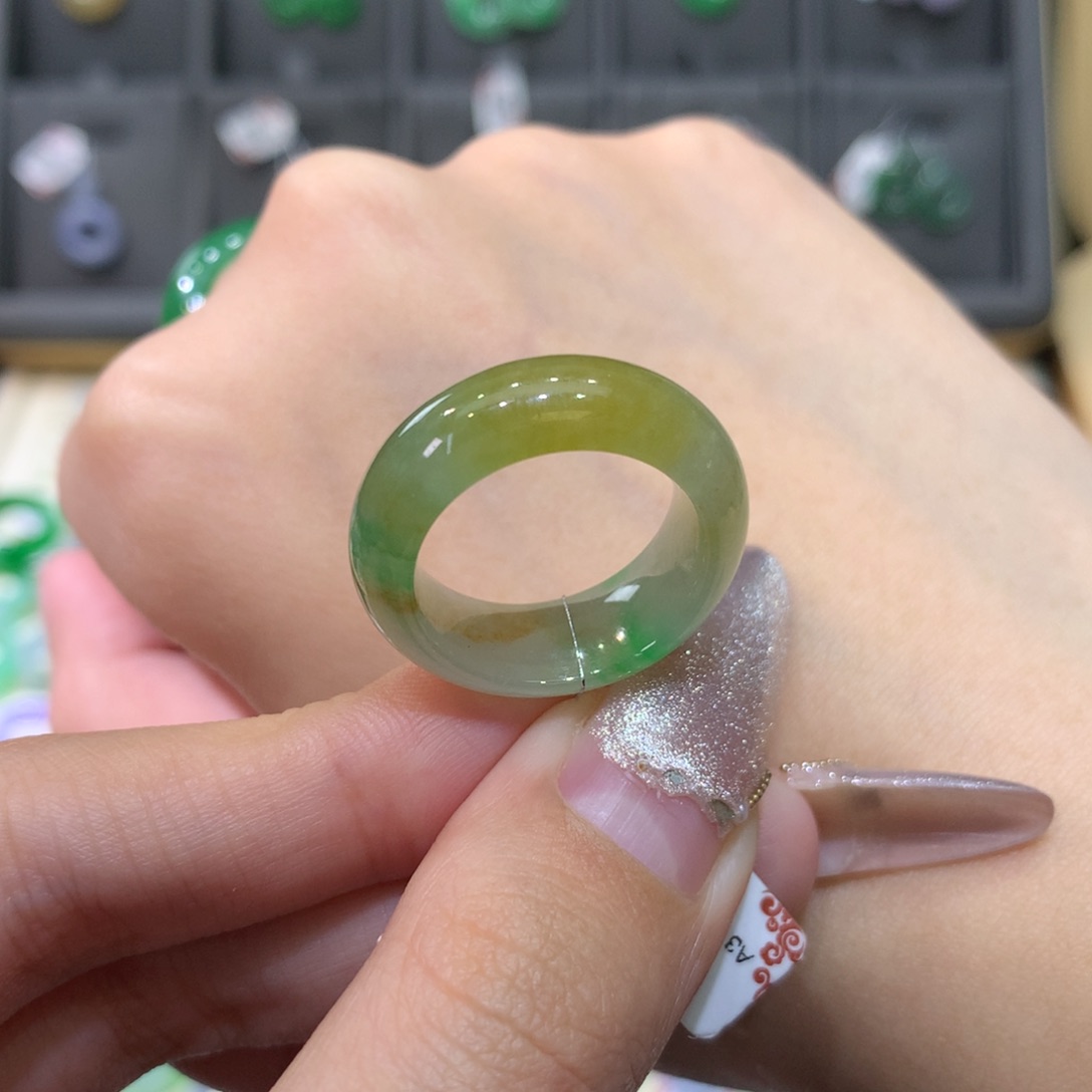 翡翠戒指未镶嵌13-14黄加绿