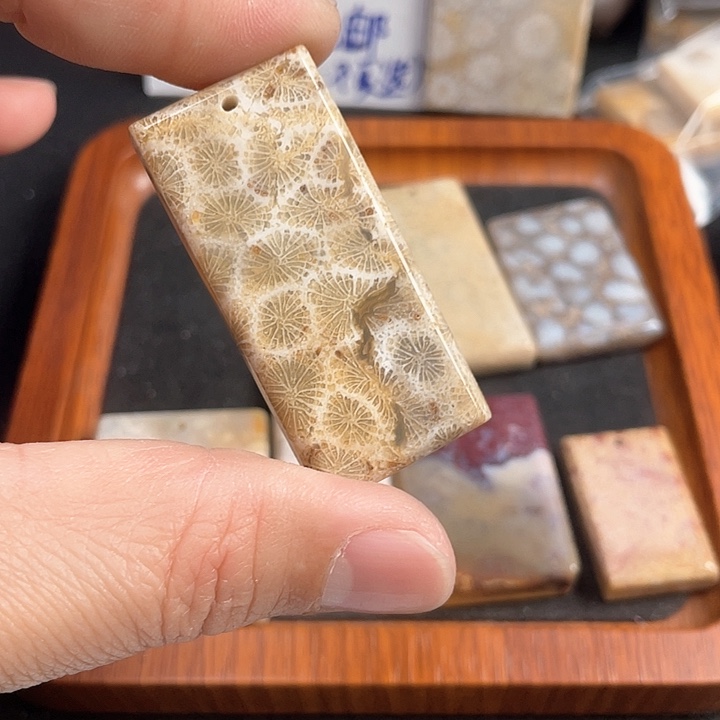 硅化珊瑚（珊瑚玉）吊坠(不含链)未镶嵌郝*子