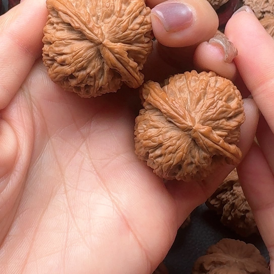 文玩核桃把件闷白40全品