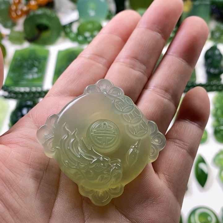 未镶嵌蛇纹石玉颈饰