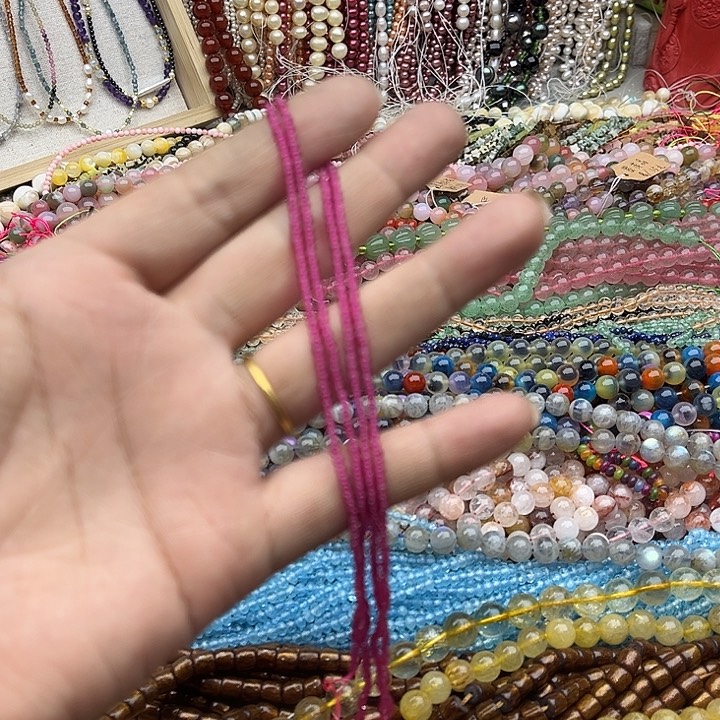 玛瑙/玉髓珠宝半成品未镶嵌2t2mm红刚玉刻面