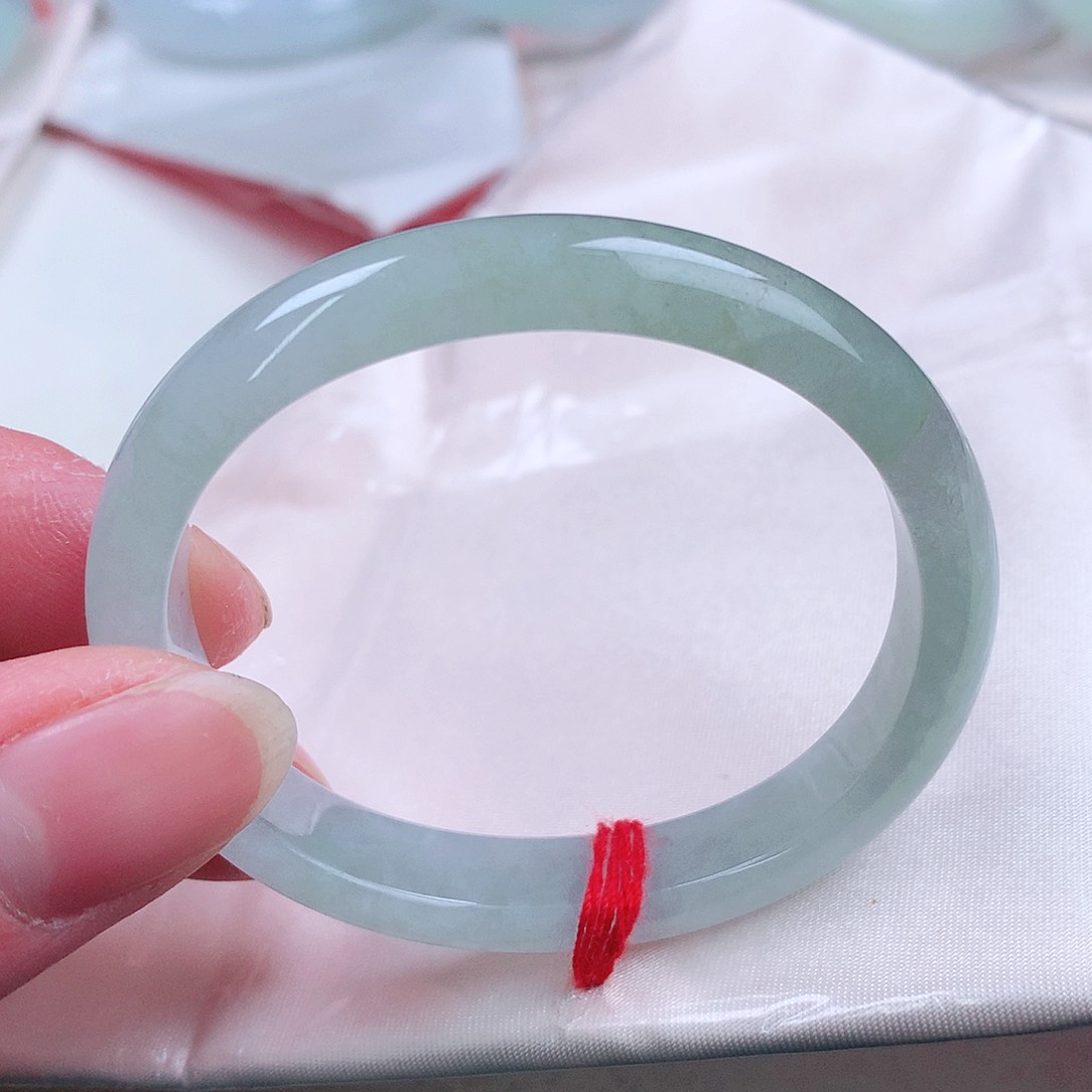 翡翠手镯（贵妃镯）未镶嵌