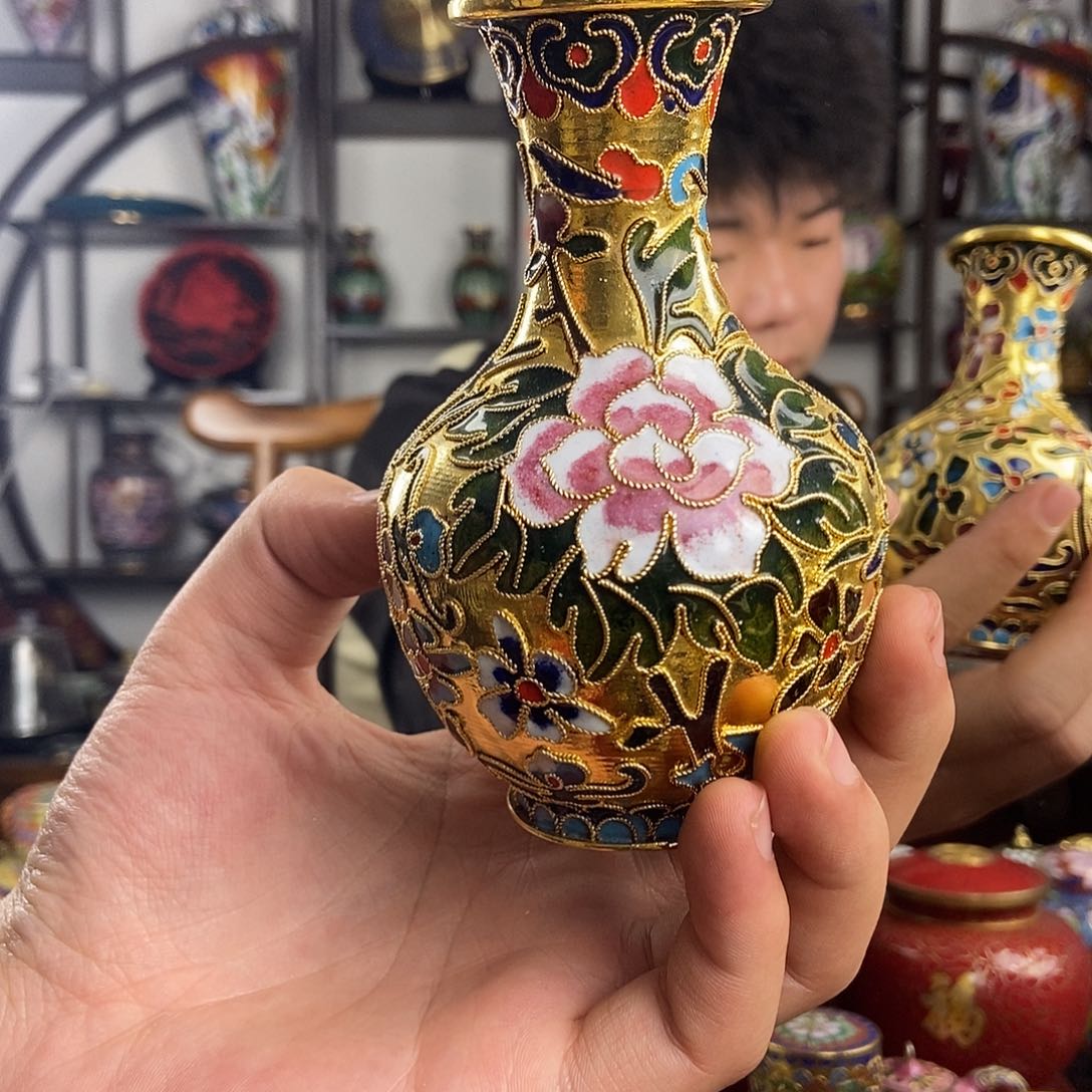铜景泰蓝创汇天球瓶