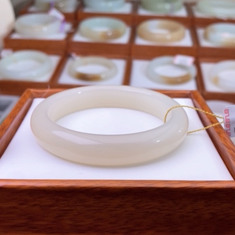 和田玉手镯未镶嵌53.2