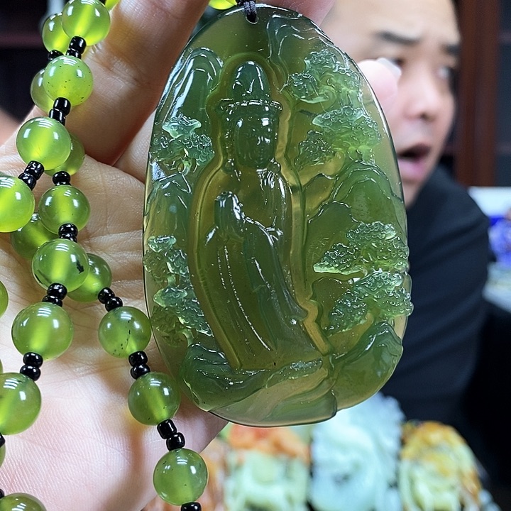 蛇纹石玉吊坠未镶嵌