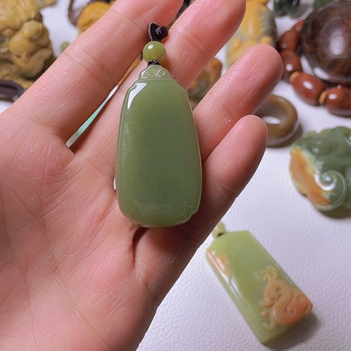 和田玉挂件未镶嵌平***?