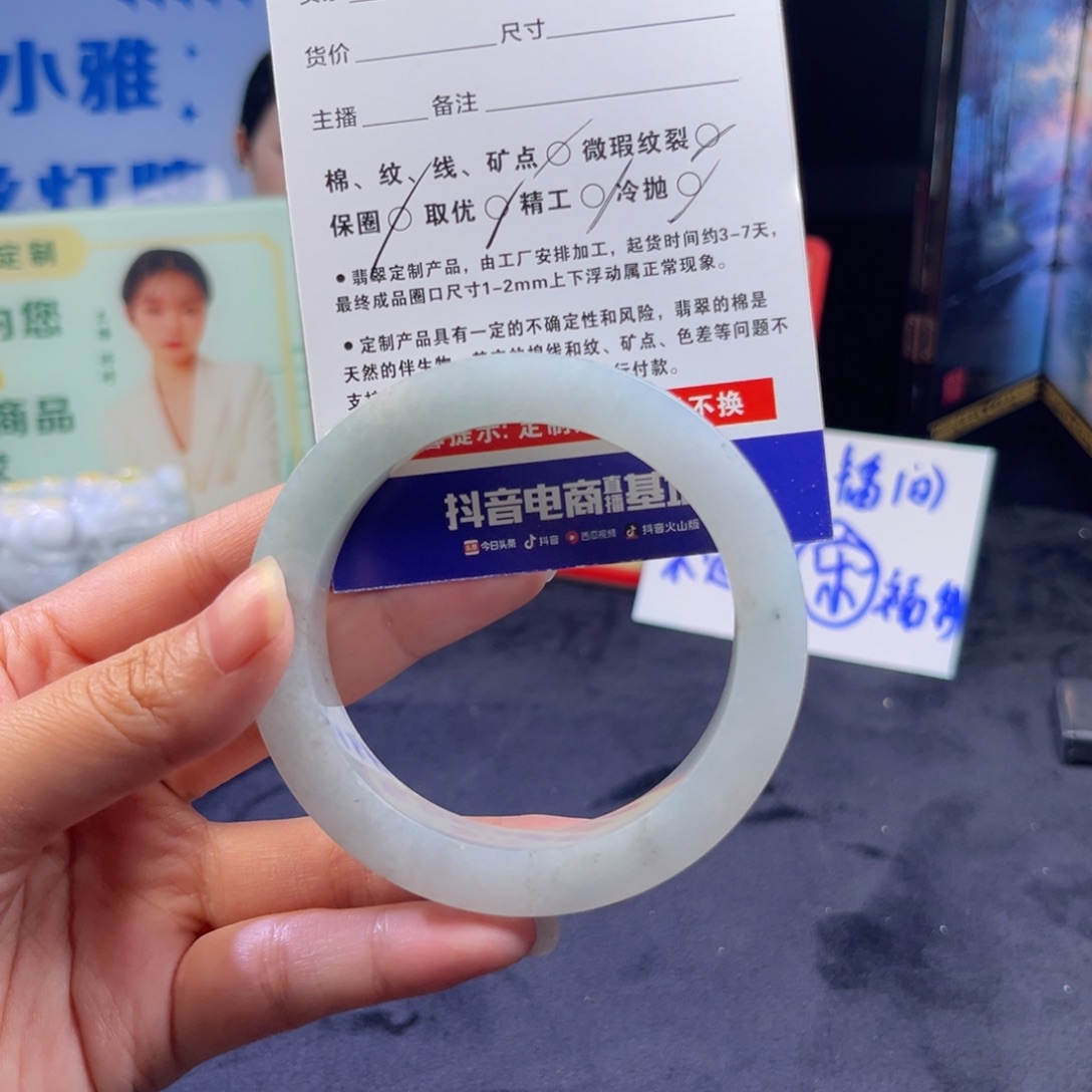 欧***耶定制翡翠未镶嵌手镯