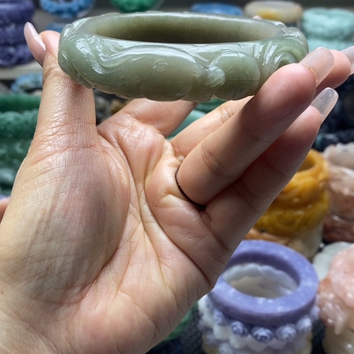 未镶嵌手镯石英岩玉