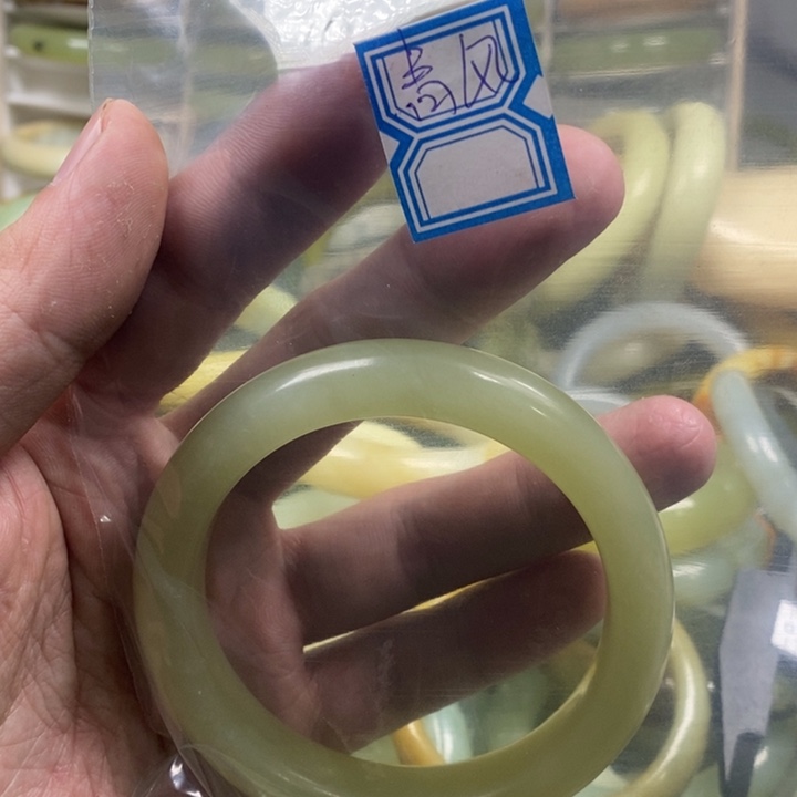 蛇纹石玉手镯未镶嵌青*