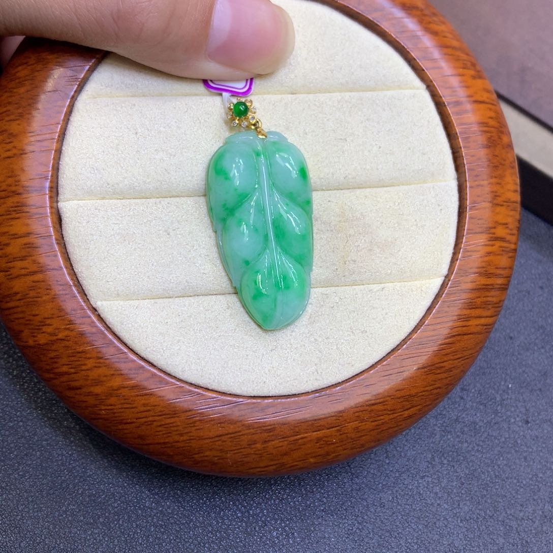 翡翠18K金镶嵌颈饰翡翠