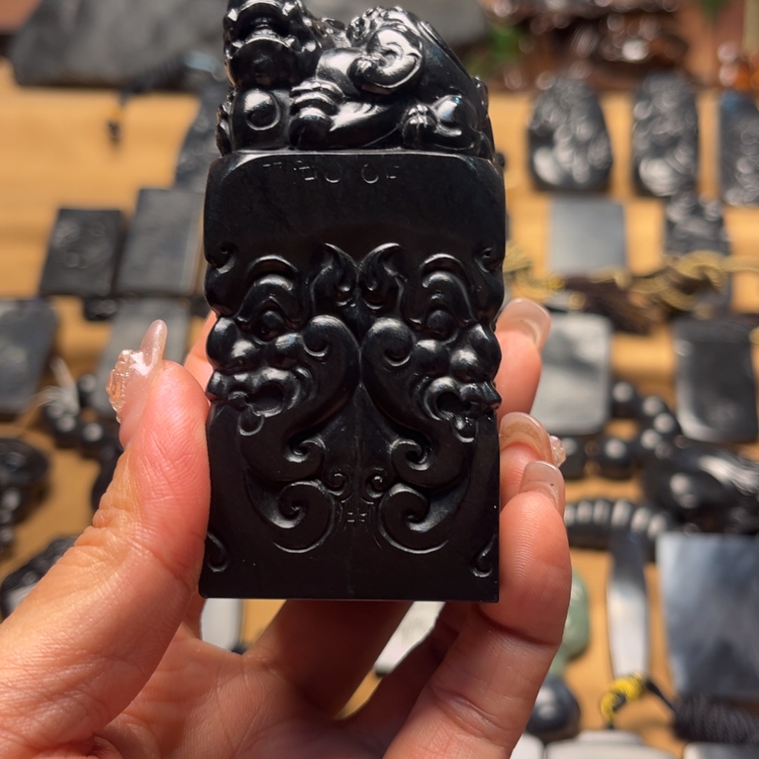 ****和田玉（墨玉）未镶嵌手链