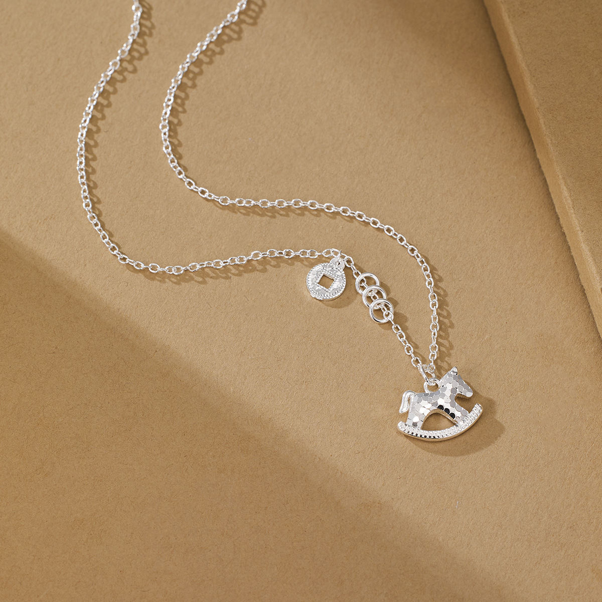 银吊坠 999小马吊坠项链休闲百搭通勤小马钱币项链银