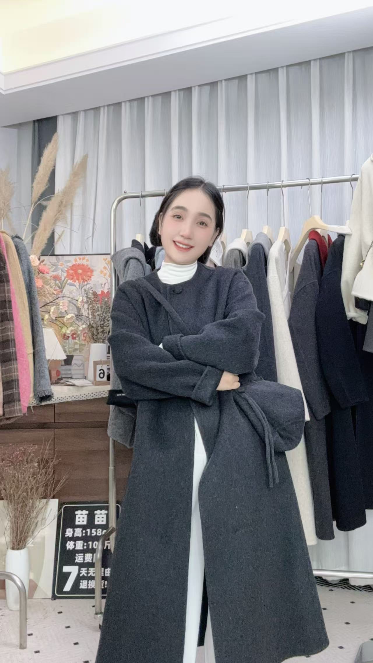 2025韩版精致圆领挂件圆帽时尚简约长款小个子穿搭大衣外套女