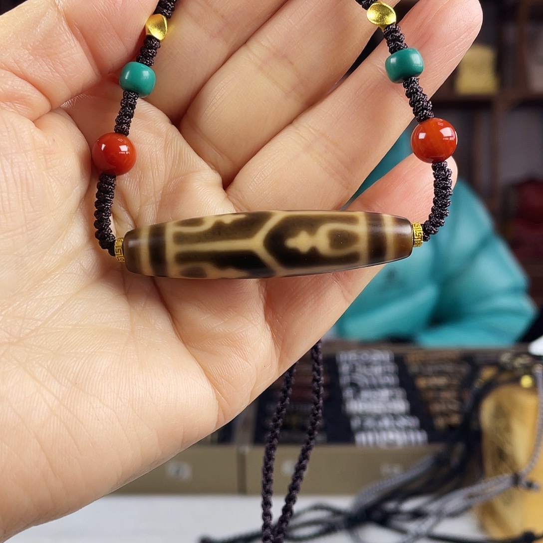 玛瑙/玉髓合金颈饰张魁