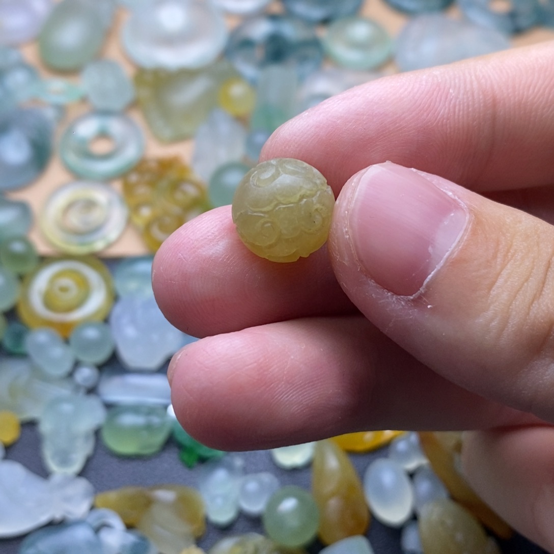 定制翡翠未镶嵌挂件