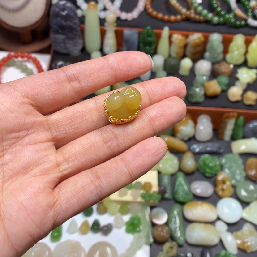 多***亿和田玉未镶嵌颈饰