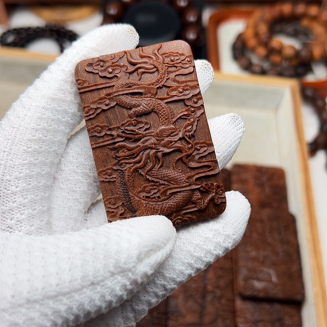 摆***摊手串/手链贡木牌子