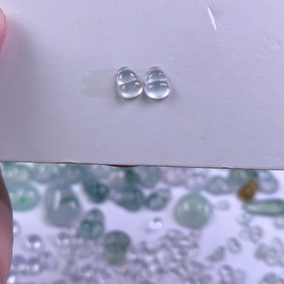 翡翠未镶嵌颈饰葫芦