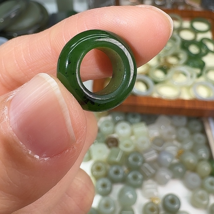 和田玉（碧玉）未镶嵌颈饰8.5mm