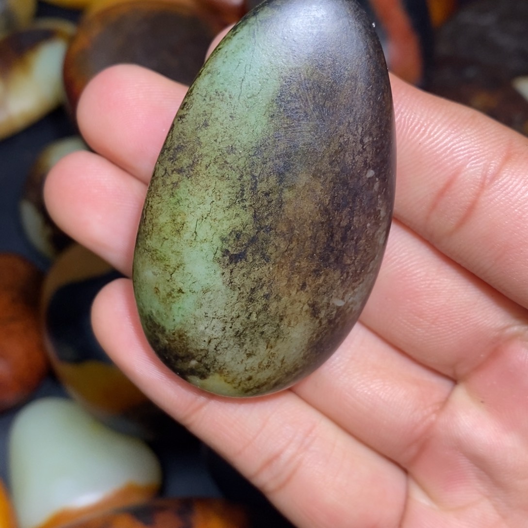 和田玉未镶嵌珠宝奇石