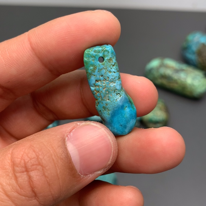 绿松石颈饰未镶嵌