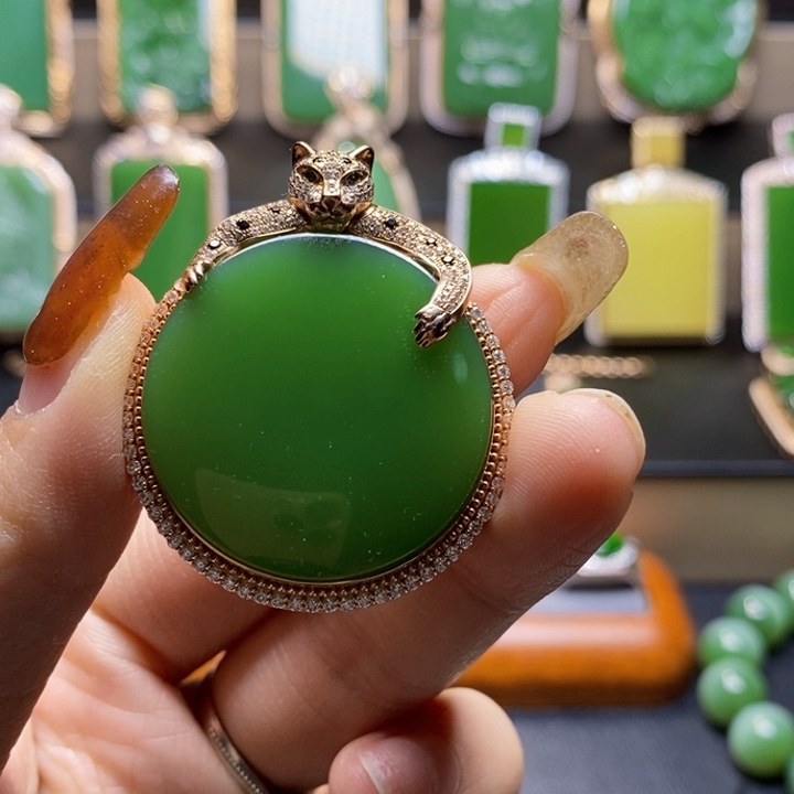 吊坠(不含链)18K金镶嵌和田玉（糖玉）欢*哥