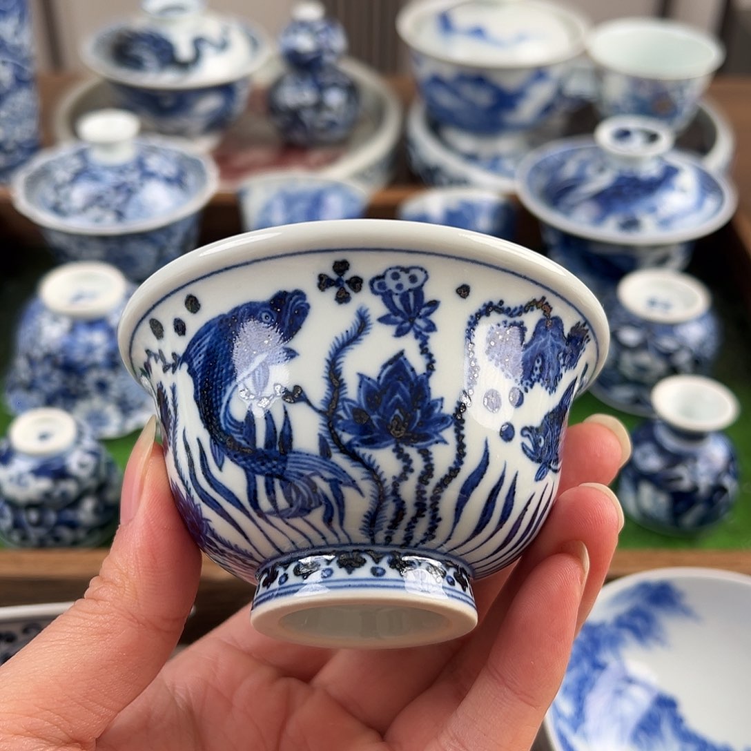 青花仿明重工鱼藻压手杯