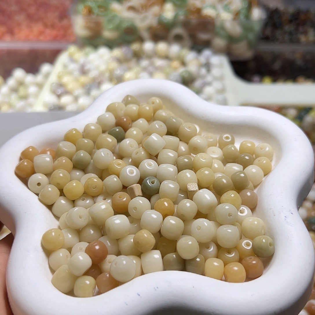 白玉菩提吊坠微瑕桶大小混200颗