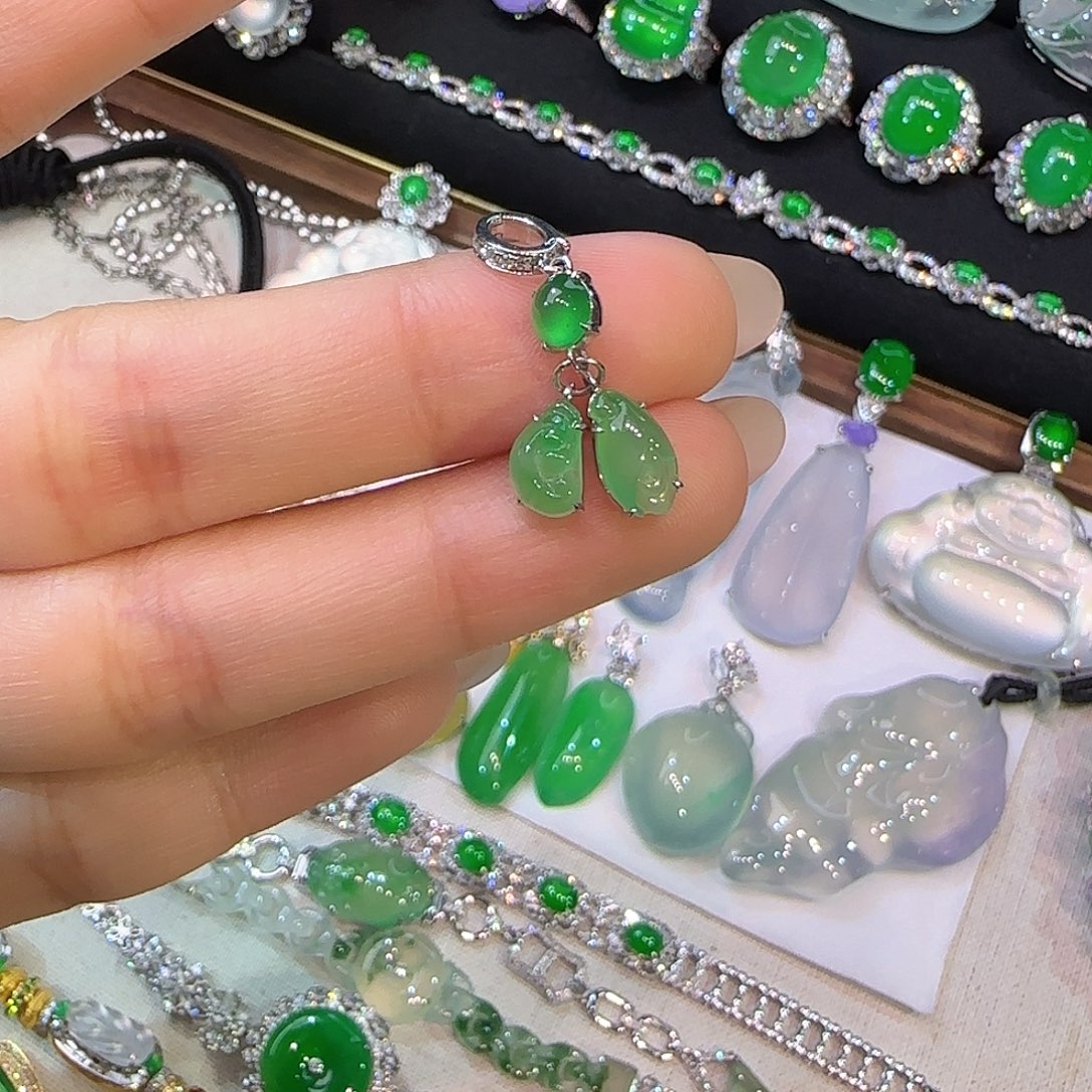 翡翠18K金镶嵌戒指