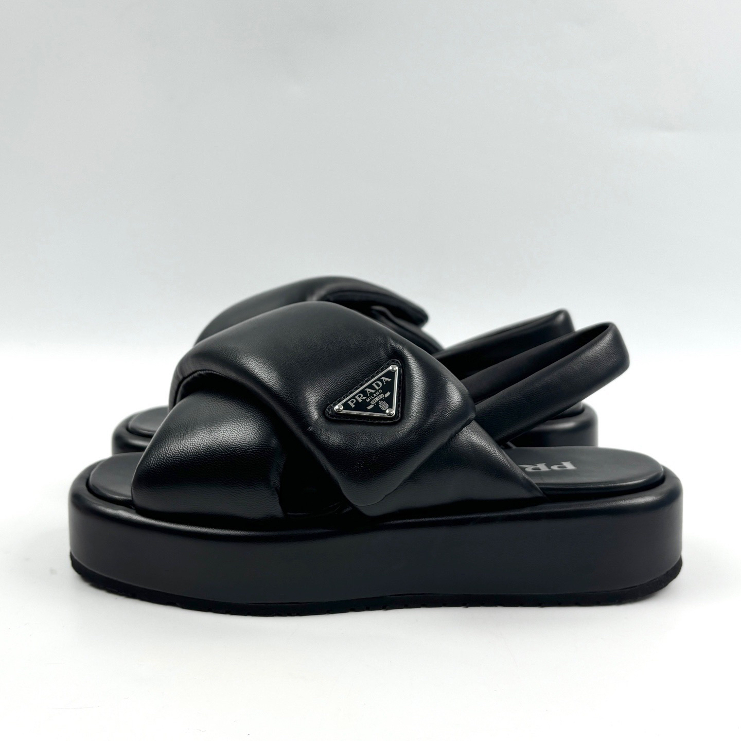 99新 Prada/普拉达 37.5码 Prada普拉达 面包拖鞋 全新 lm4397