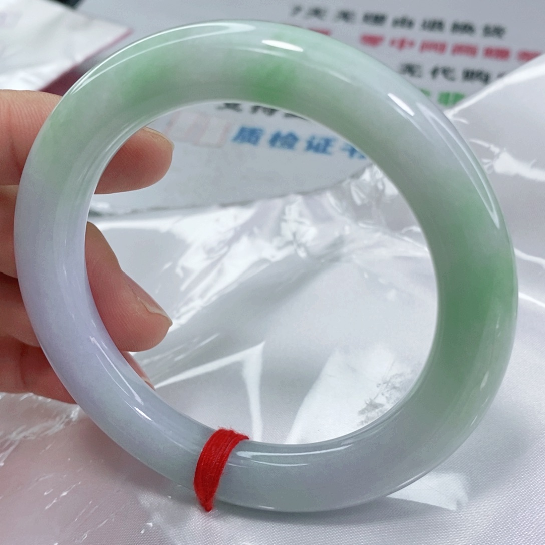 翡翠手镯未镶嵌60.7圈口圆条