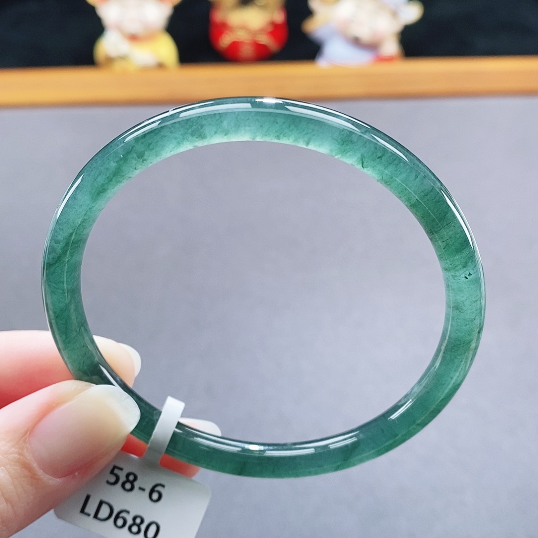 翡翠未镶嵌手镯54
